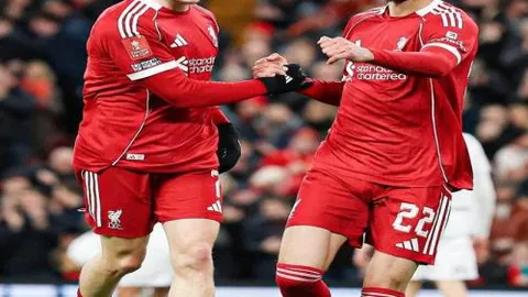 曼城英联杯激战纽卡斯尔：能否续写胜利传奇？